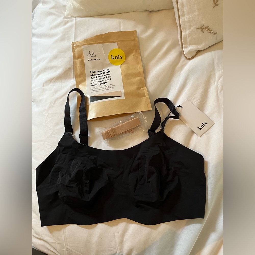 BNWT - KNIX Evolution Bra (Reversible) Black/Beige